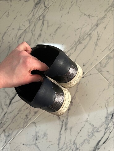 38 Beden Fendi Sneaker