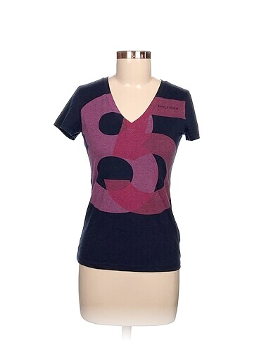 Tommy Hilfiger T-shirt %70 İndirimli.