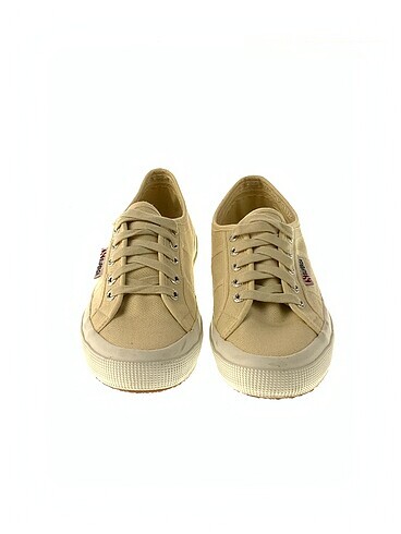 37 Beden Superga Spor Ayakkabı %70 İndirimli.