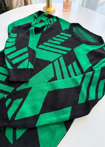 Siyah-Yeşil zigzag çizgili kazak. - Görsel 4