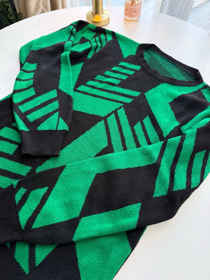Siyah-Yeşil zigzag çizgili kazak. - Görsel 4