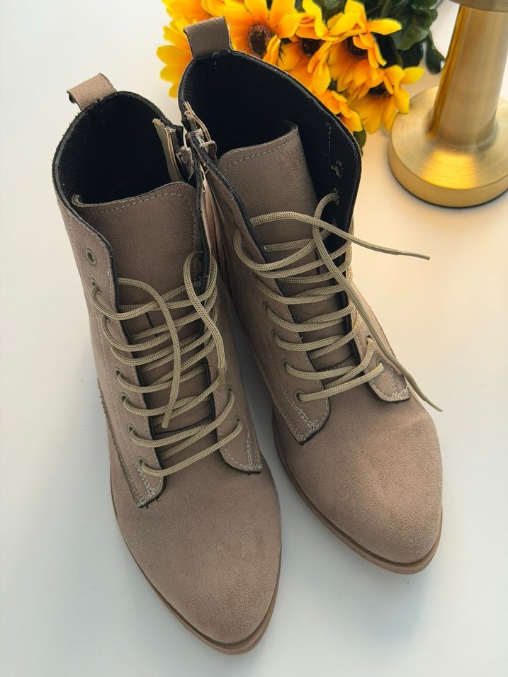 Bej Süet Kadın Günlük Topuklu Bot - Görsel 2