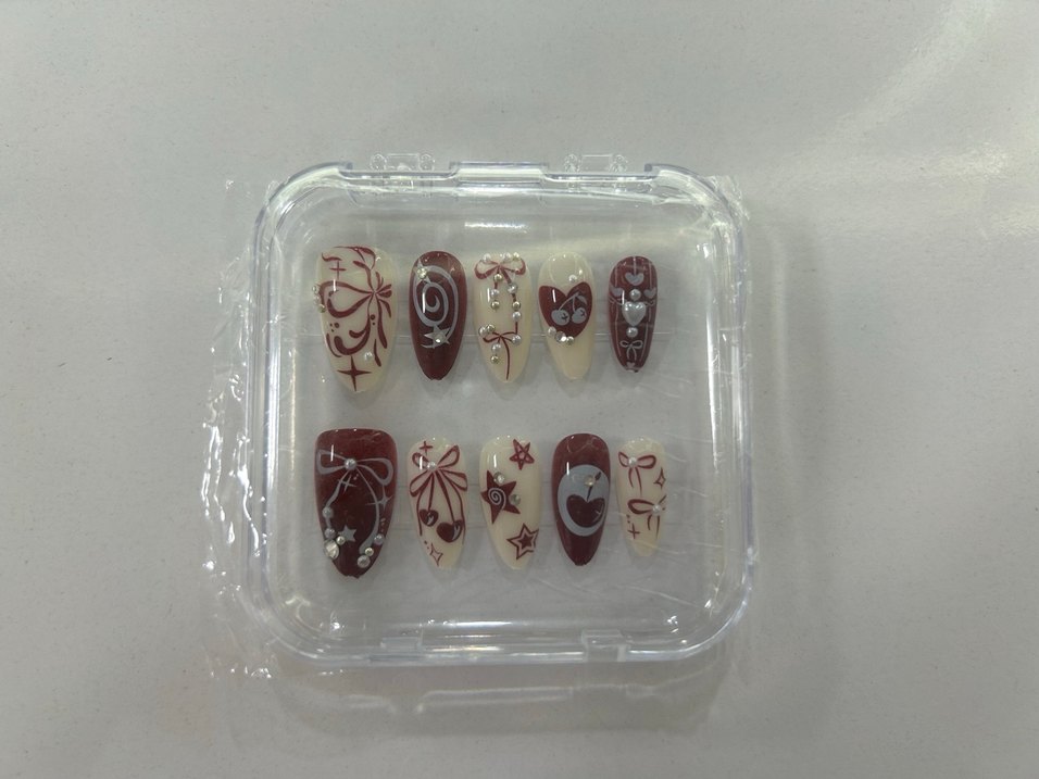 Kırmızı ve Beyaz Renkli Takma Tirnak - Görsel 2