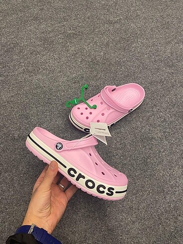 Pembe Crocs