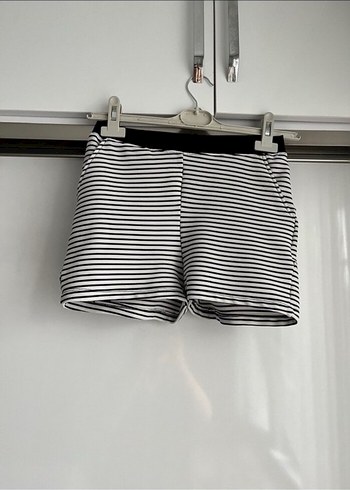 Çizgili Pamuklu Kemerli Mini Şort