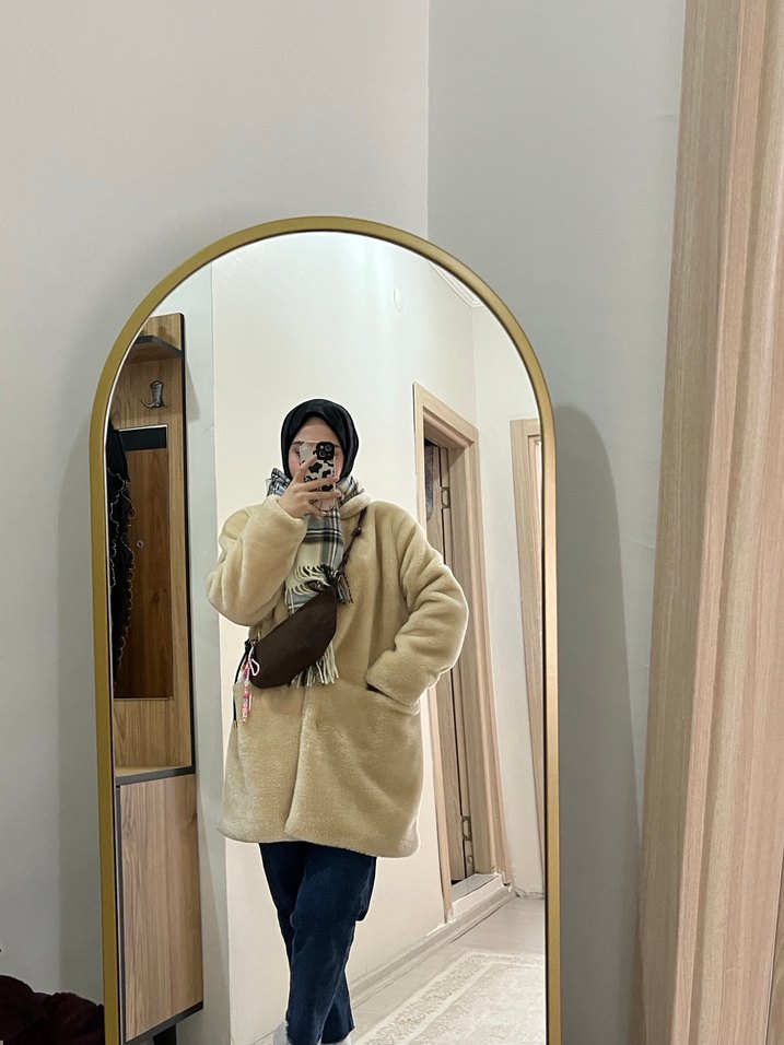 Peluş Detaylı Camel Kadın Kışlık Mont - Görsel 4