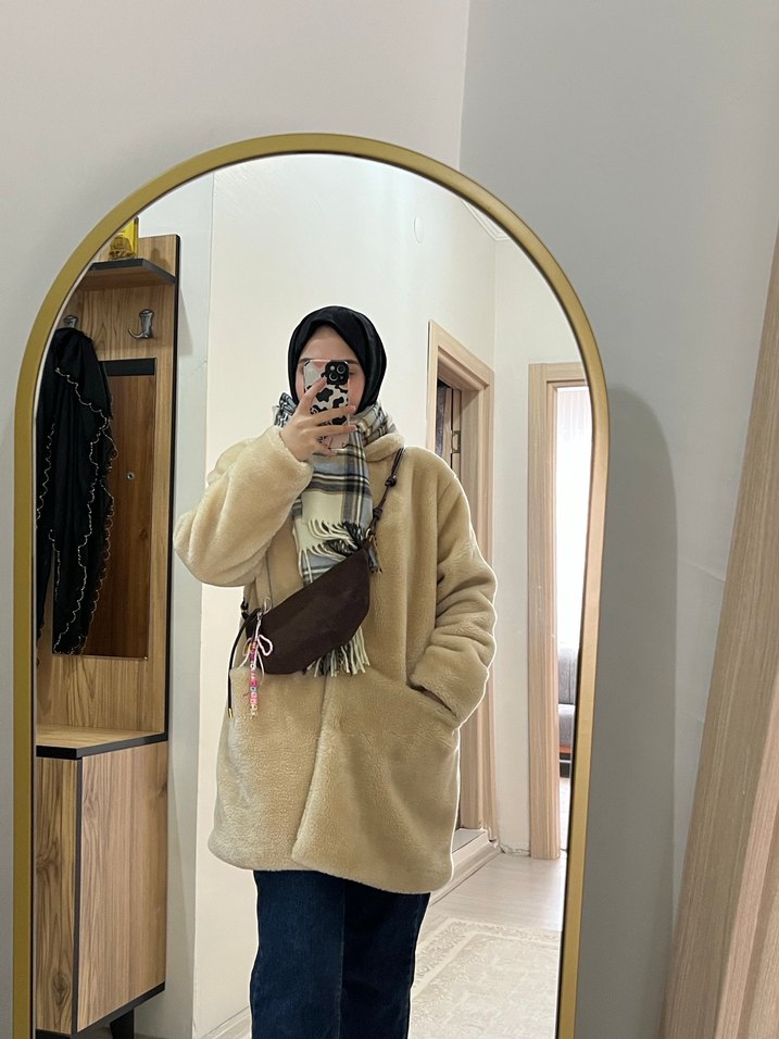 Peluş Detaylı Camel Kadın Kışlık Mont - Görsel 2