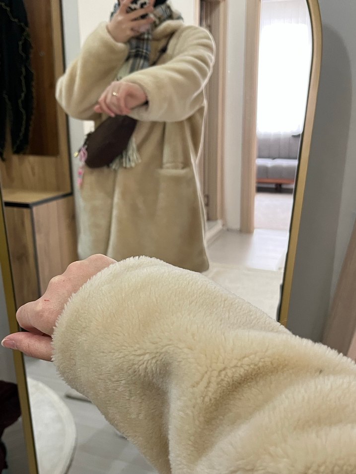 Peluş Detaylı Camel Kadın Kışlık Mont - Görsel 3