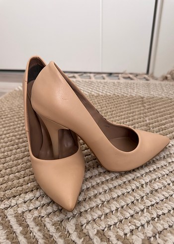 Bej Deri Stiletto Topuklu Kadın Ayakkabı