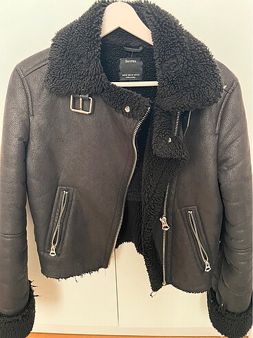 Bershka içi kürklü kısa ceket