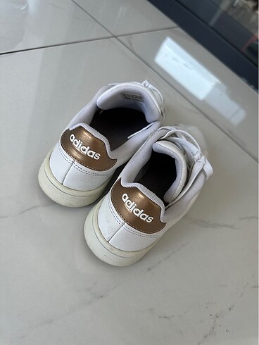 Orijinal Adidas