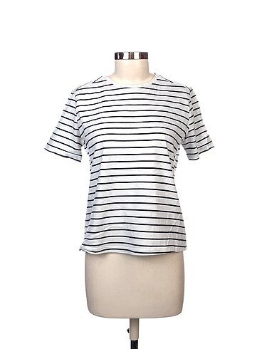 Zara T-shirt %70 İndirimli.
