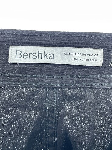 38 Beden siyah Renk Bershka Jean / Kot %70 İndirimli.