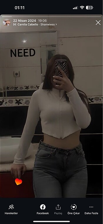 Beyaz uzun koluu crop