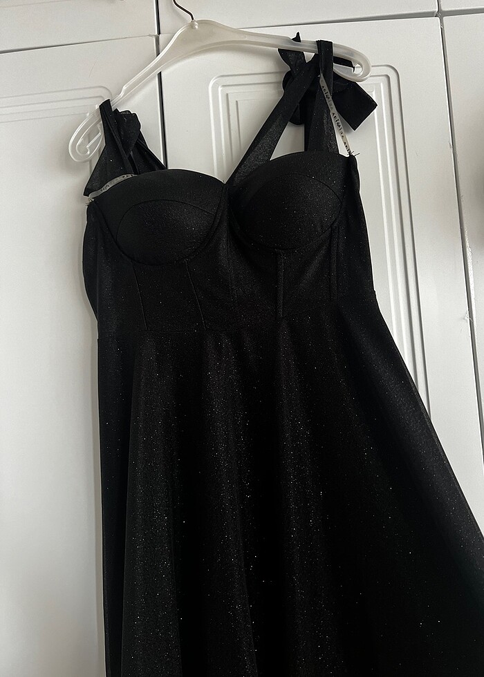 Siyah simli midi boy elbise - Görsel 4