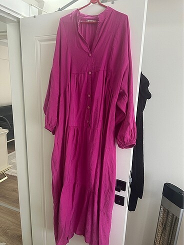 Pembe elbise