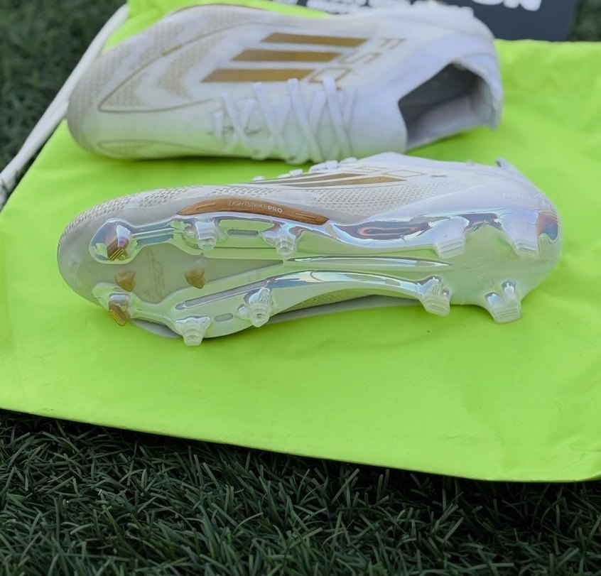 Erkek Beyaz Bağcıklı Futbol Kramponu - Görsel 2