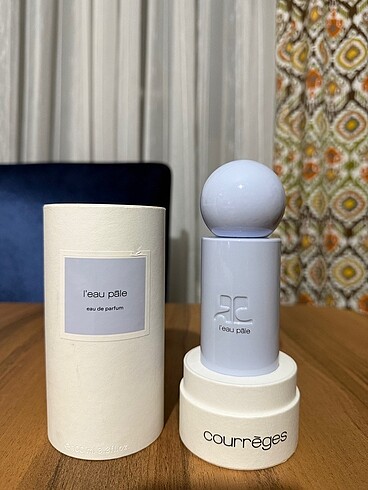 Parfum l?eau pâle