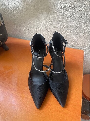 Kadın kapalı stiletto