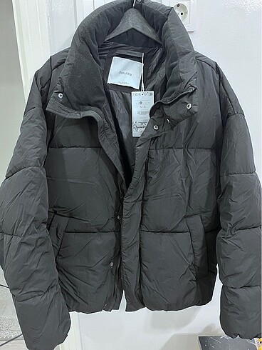 m Beden siyah Renk Bershka siyah şişme mont M beden sıfır etiketli