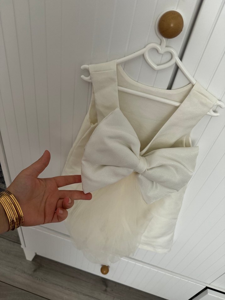 Klasik Beyaz Kız Çocuk Elbisesi - Görsel 3