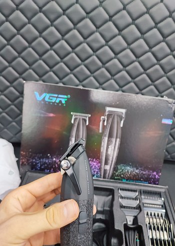 VGR v-640 Siyah Profesyonel Saç ve Sakal Kesme Seti - Görsel 3