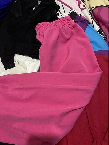 Pembe pantolon