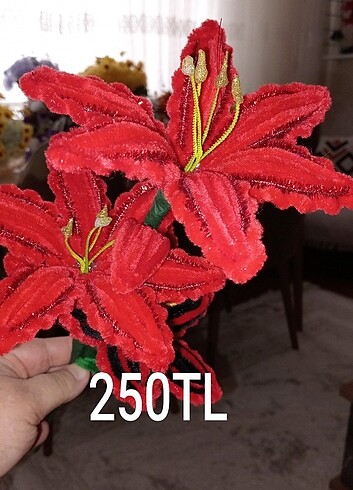 Beden Şönil tüylü tel den yapilma lilyum çiçeği saksisi