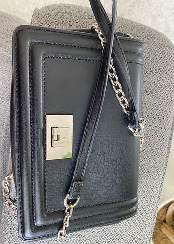 Stradivarius Siyah Zincir Detaylı Modern Klasik Deri Çanta