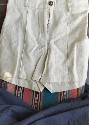 Düğmeli Beyaz Keten Mini Kadın Şort - Görsel 2