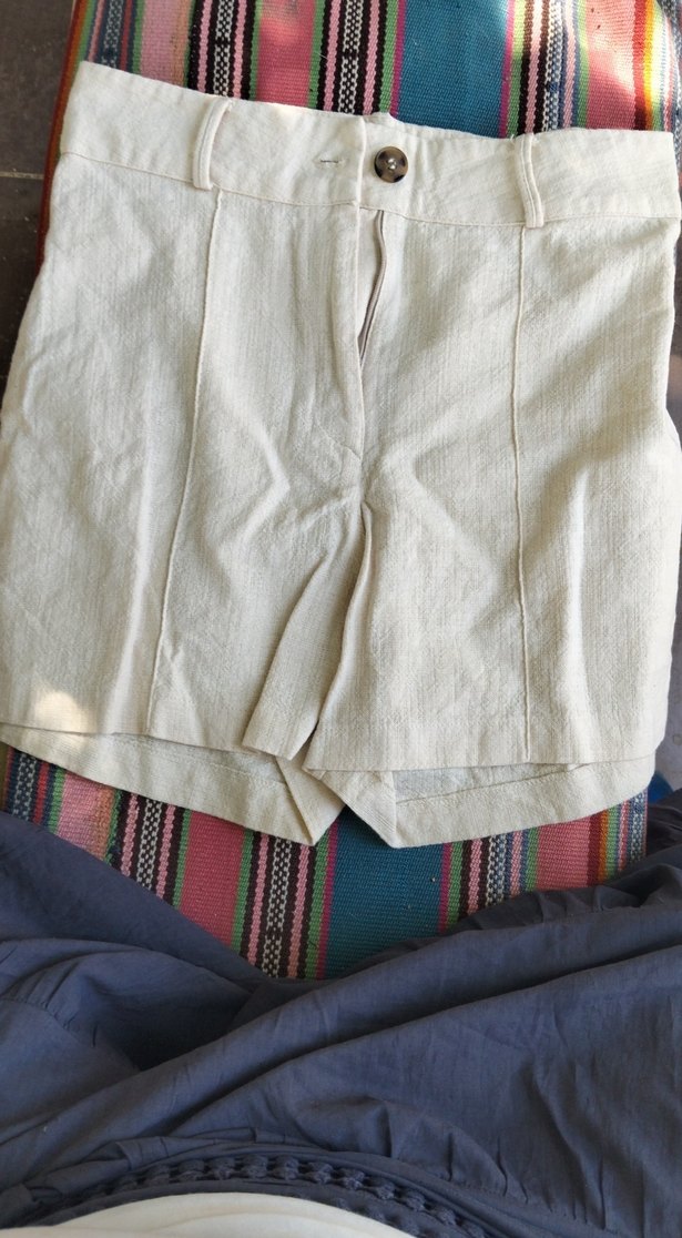 Düğmeli Beyaz Keten Mini Kadın Şort - Görsel 2