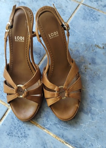 Bej Deri Kadın Dolgu Topuklu Sandalet - Görsel 2