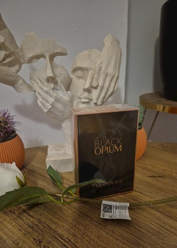 Yves Saint Laurent Yves Saint Laurent Black Opium Kadın Parfümü 90 ml