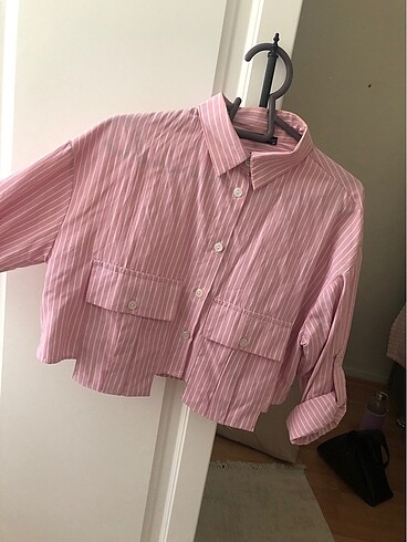 Pembe crop gömlek