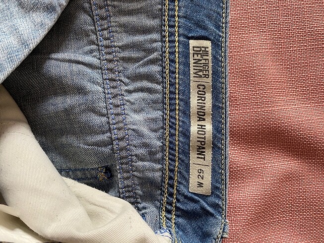 m Beden Hilfiger Denim marka şort