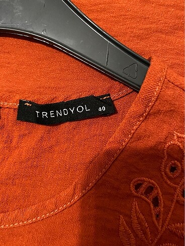 40 Beden bordo Renk Trendyol marka , 40 beden bluz .