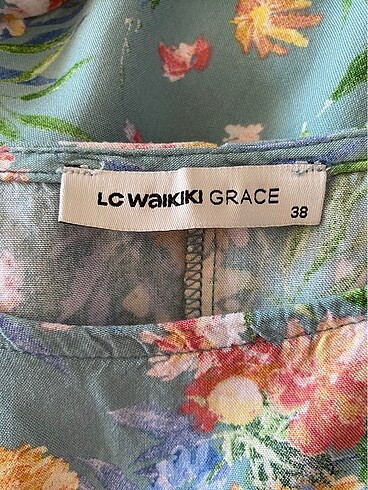 38 Beden LC waıkıkı GRACE marka , 38 beden , çiçek desenli elbise