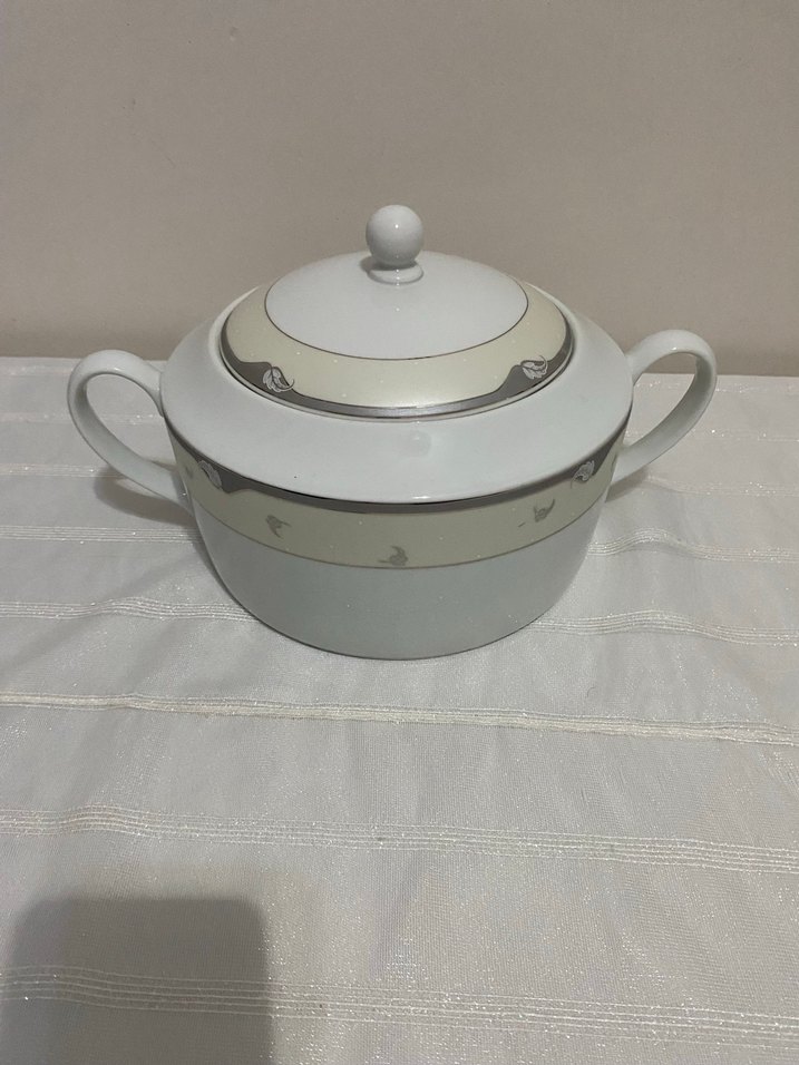 Carlsbad marka , Gri Kenarlı Beyaz Porselen , çorba tenceresi - Görsel 2