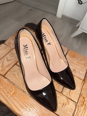 stiletto bir kere giyildi