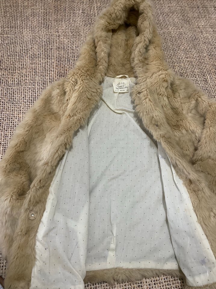 Bej Kapüşonlu çocuk peluş mont - Görsel 2