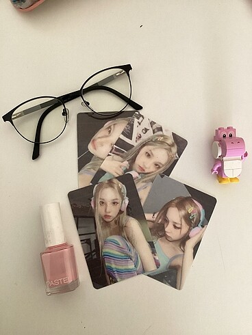 Yuqi photocard (4 tane)