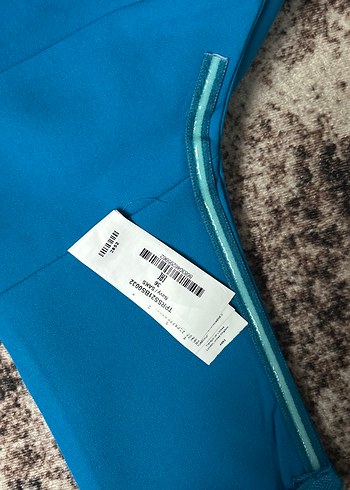 Mavi Parlak Kürklü V Yakalı Kadın Tulum - Görsel 2