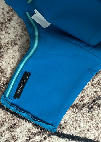 Mavi Parlak Kürklü V Yakalı Kadın Tulum - Görsel 3