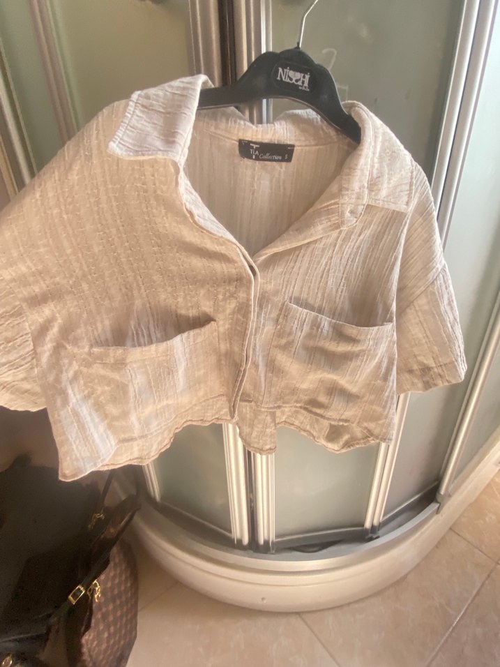 Düğmeli Kısa Bej Keten Gömlek - Görsel 3