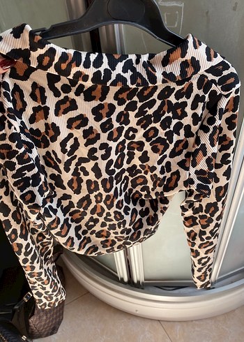 Leopar Desenli V Yaka Kadın Bluz - Görsel 3