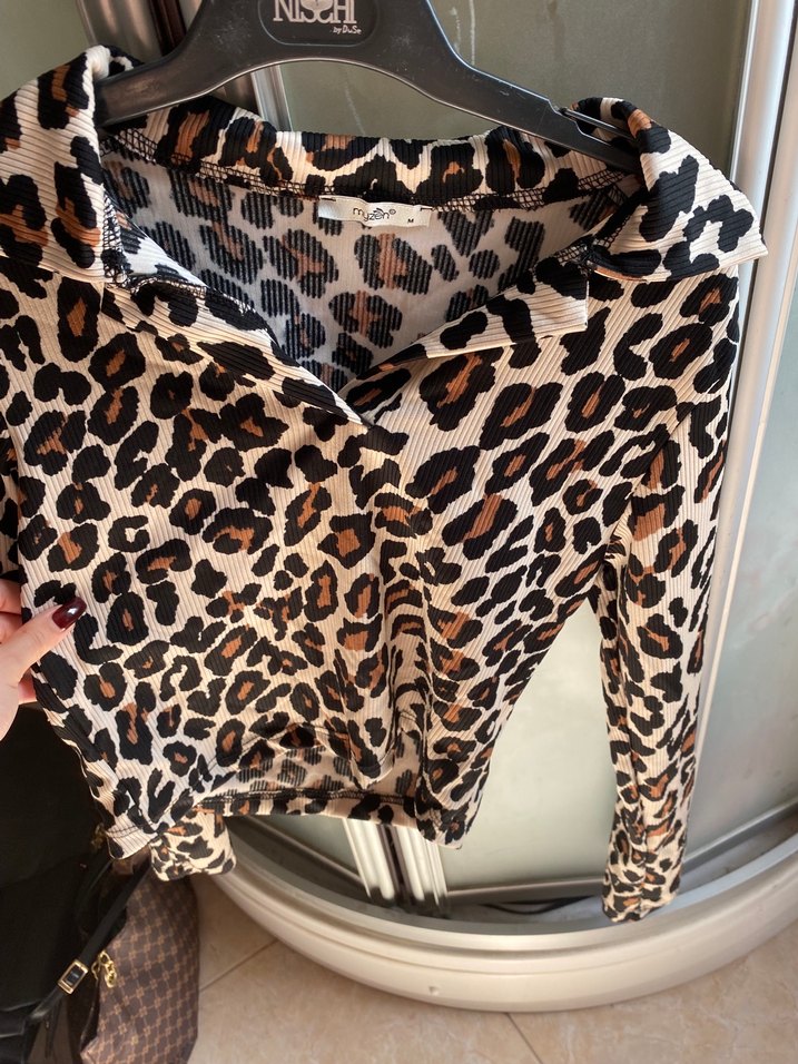 Leopar Desenli V Yaka Kadın Bluz - Görsel 2