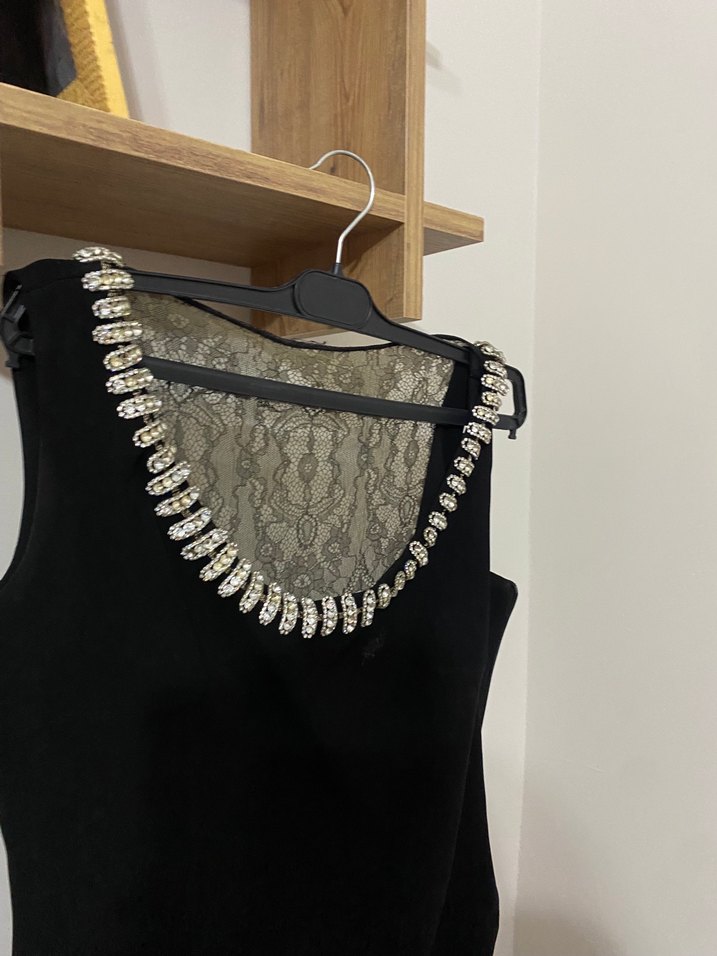 Zincir Detaylı Siyah Mini Elbise - Görsel 3