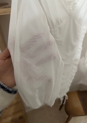 Drapeli Beyaz Midi V Yaka Elbise - Görsel 2