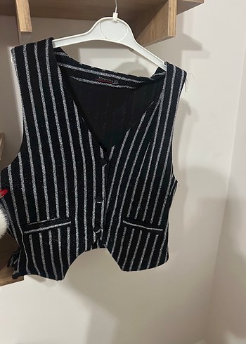 Düğmeli Siyah Çizgili Mini Yelek - Görsel 2
