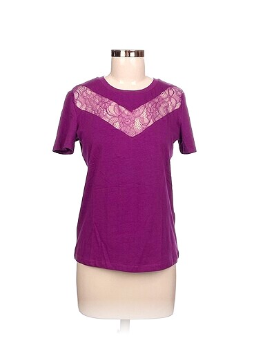 Diğer T-shirt %70 İndirimli.